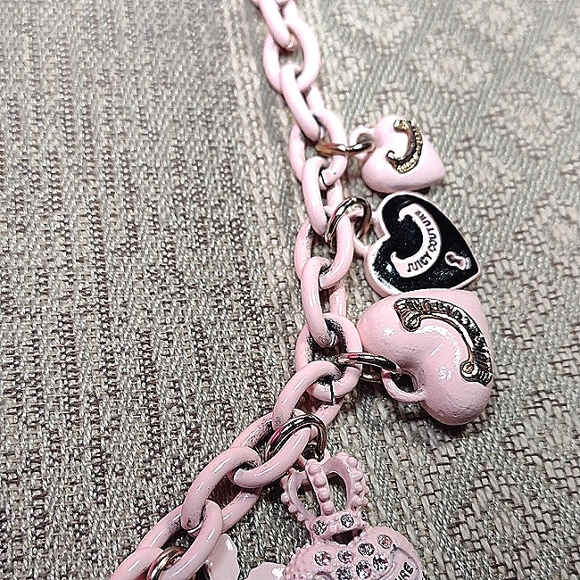 Juicy Couture 🩷Pink Heart Bracelet - Picture 10 of 14